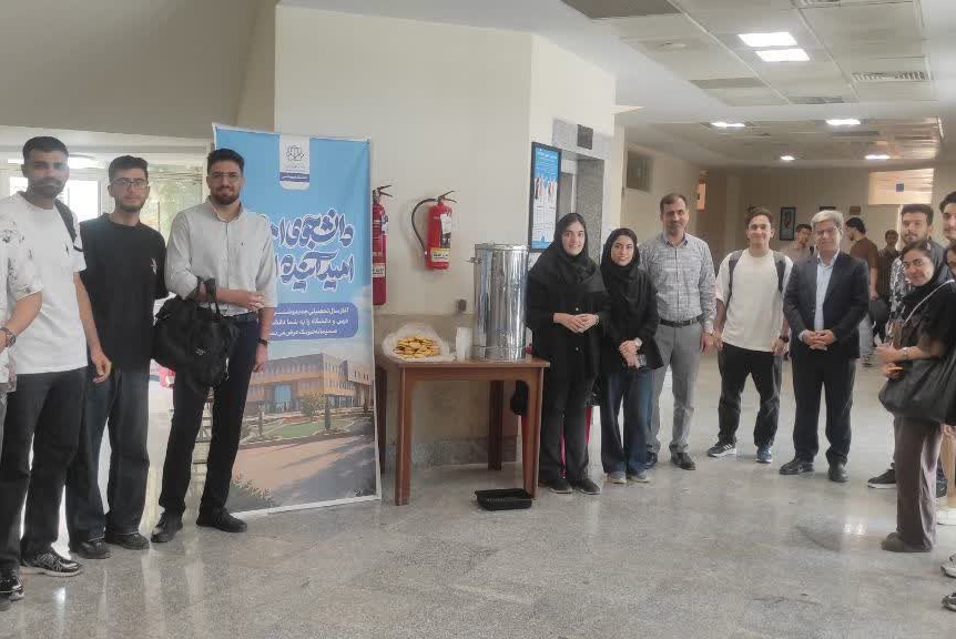 خوشامدگویی به دانشجویان عزیز همراه با پذیرایی